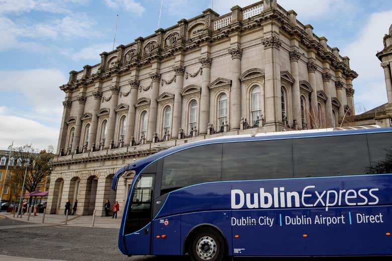 L'autobus di fronte alla Heuston Station