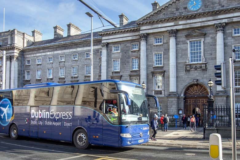 L'autobus accanto al Trinity College